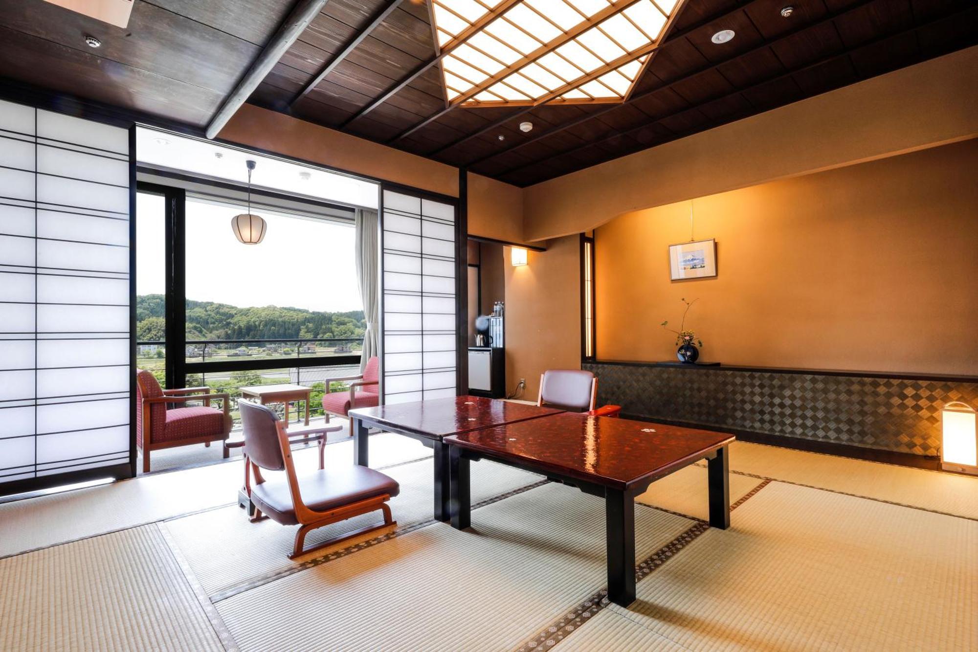 Отель Yamashiro Onsen Miyabi No Yado Kaga Hyakumangoku Экстерьер фото