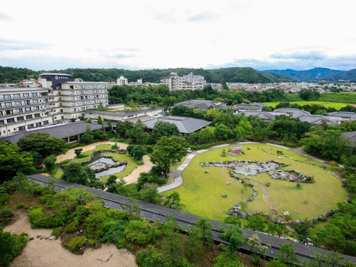 Отель Yamashiro Onsen Miyabi No Yado Kaga Hyakumangoku Экстерьер фото
