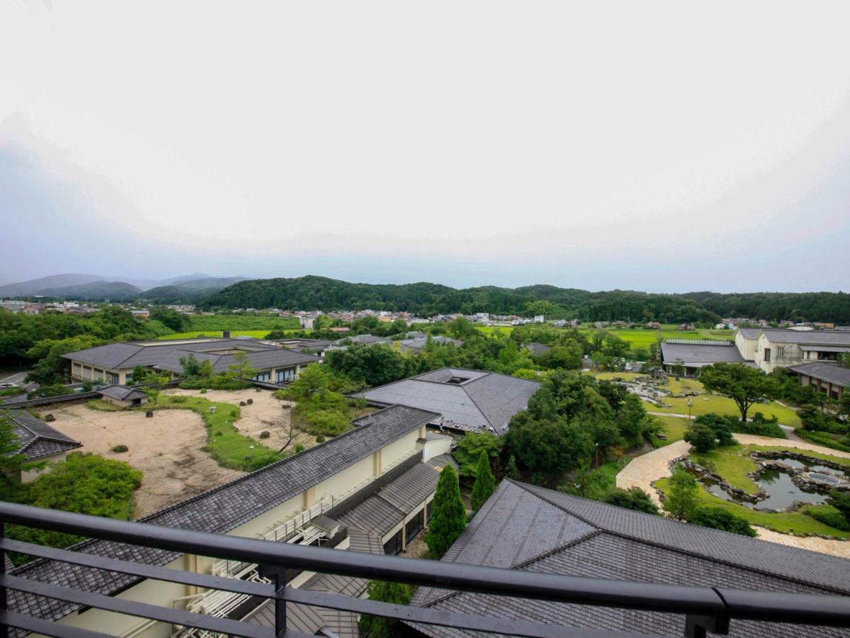 Отель Yamashiro Onsen Miyabi No Yado Kaga Hyakumangoku Экстерьер фото