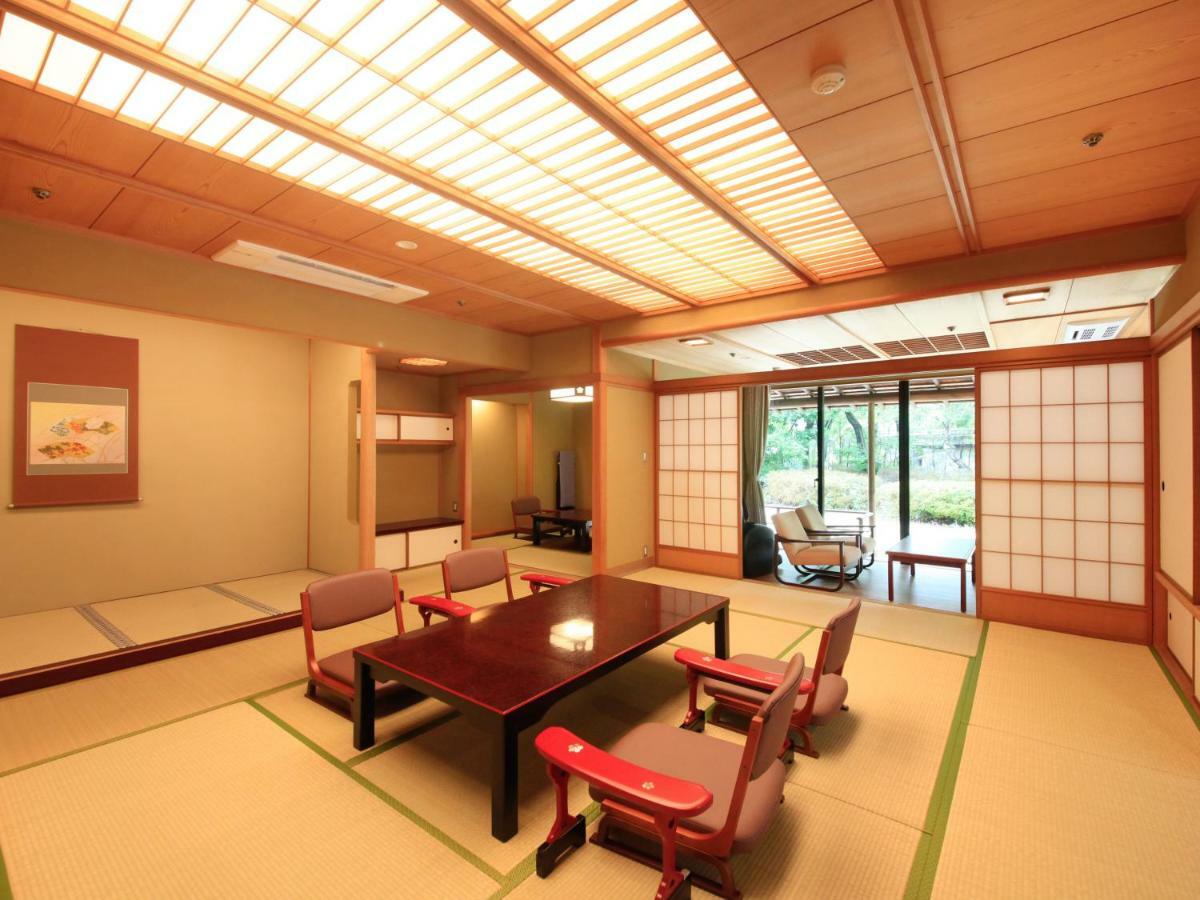Отель Yamashiro Onsen Miyabi No Yado Kaga Hyakumangoku Экстерьер фото