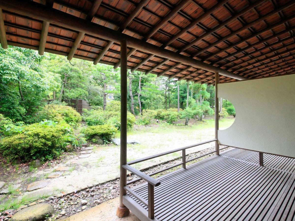 Отель Yamashiro Onsen Miyabi No Yado Kaga Hyakumangoku Экстерьер фото