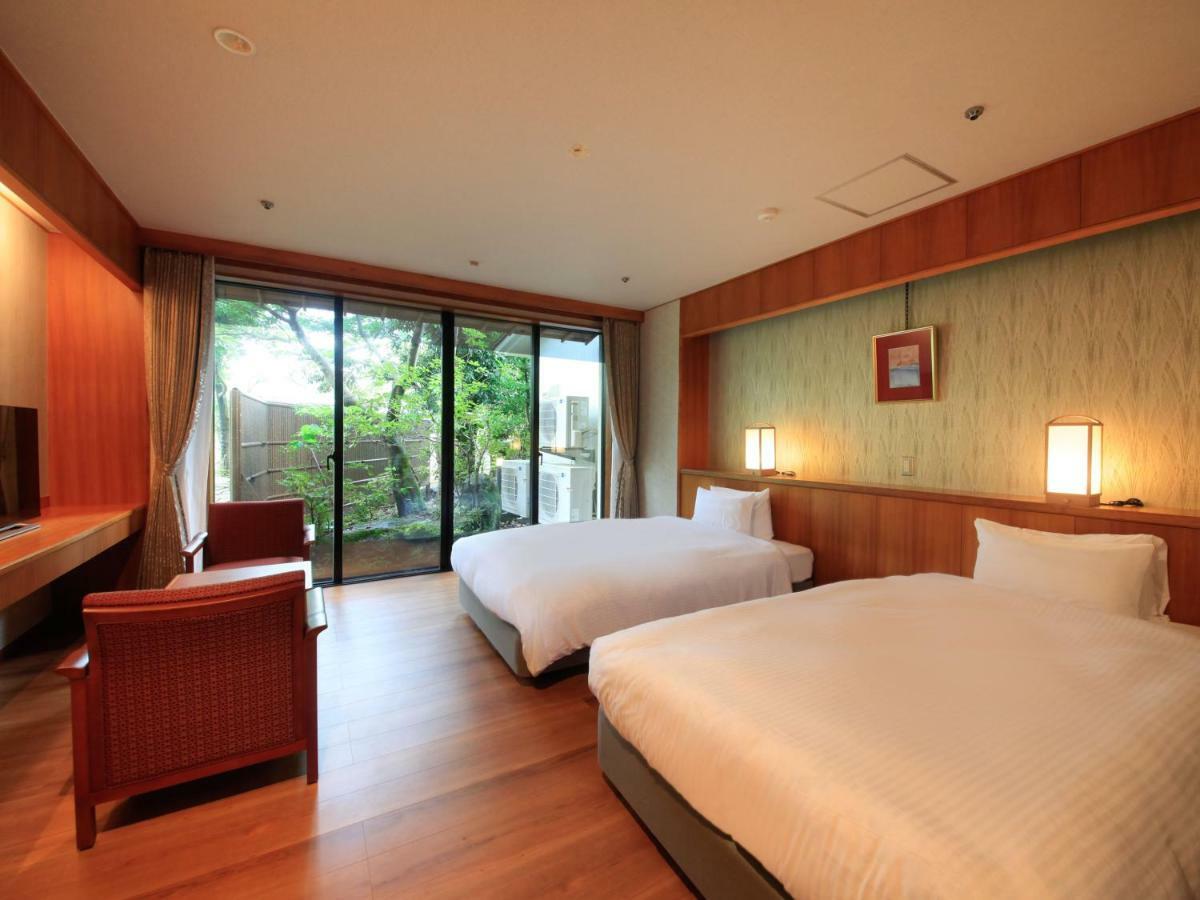Отель Yamashiro Onsen Miyabi No Yado Kaga Hyakumangoku Экстерьер фото