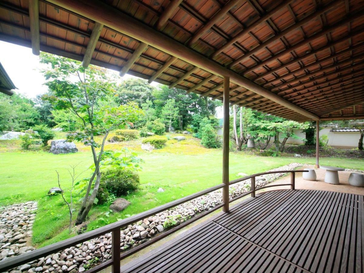 Отель Yamashiro Onsen Miyabi No Yado Kaga Hyakumangoku Экстерьер фото