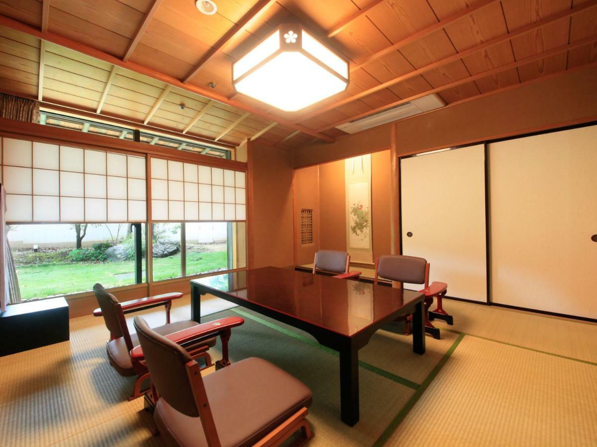 Отель Yamashiro Onsen Miyabi No Yado Kaga Hyakumangoku Экстерьер фото