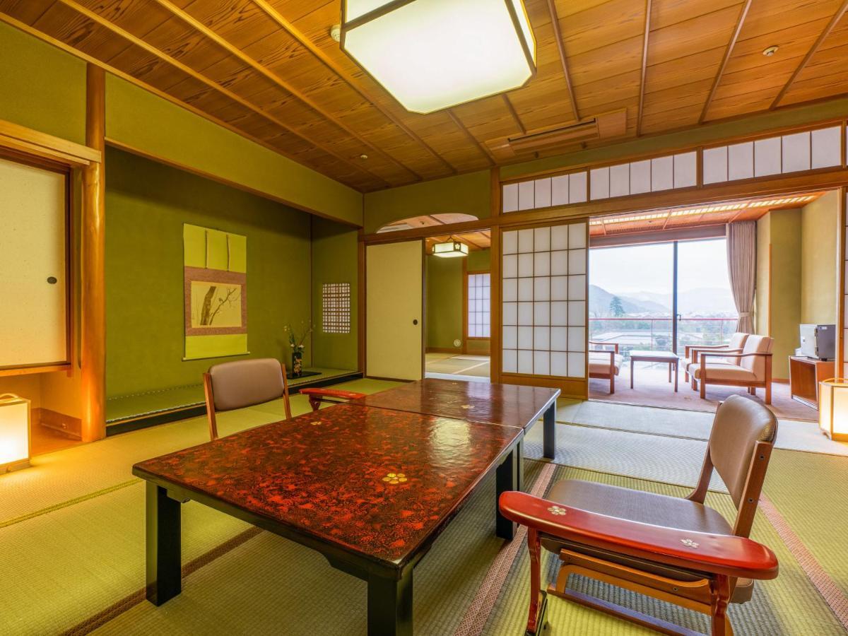 Отель Yamashiro Onsen Miyabi No Yado Kaga Hyakumangoku Экстерьер фото