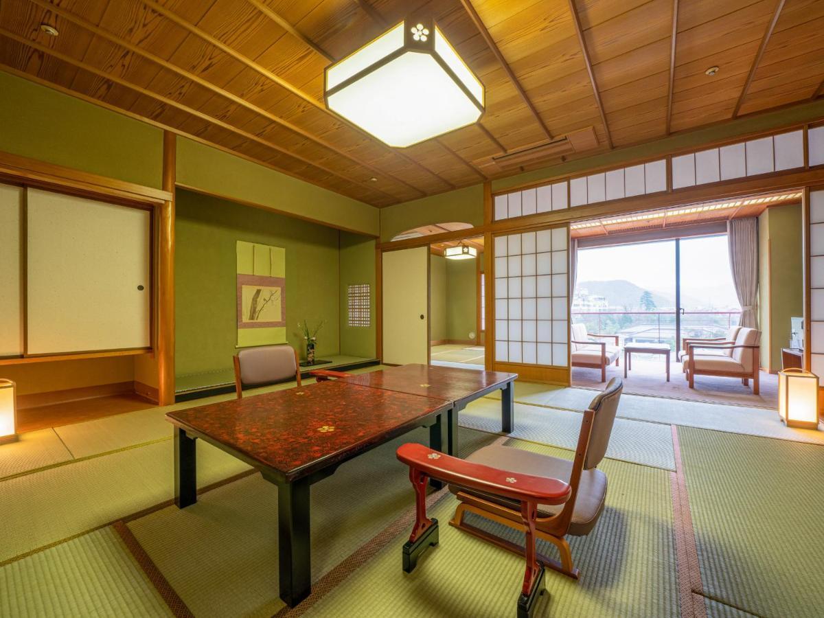 Отель Yamashiro Onsen Miyabi No Yado Kaga Hyakumangoku Экстерьер фото