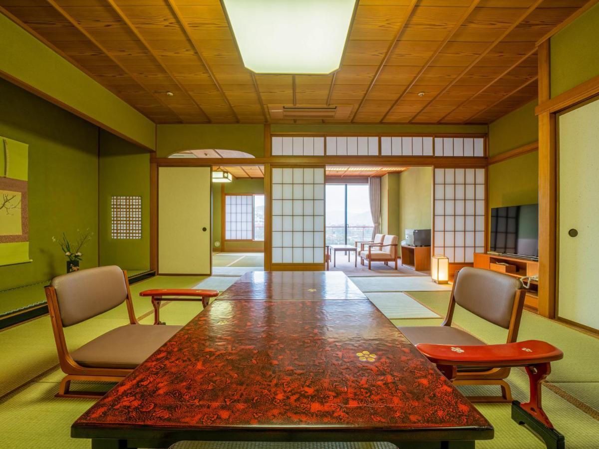 Отель Yamashiro Onsen Miyabi No Yado Kaga Hyakumangoku Экстерьер фото