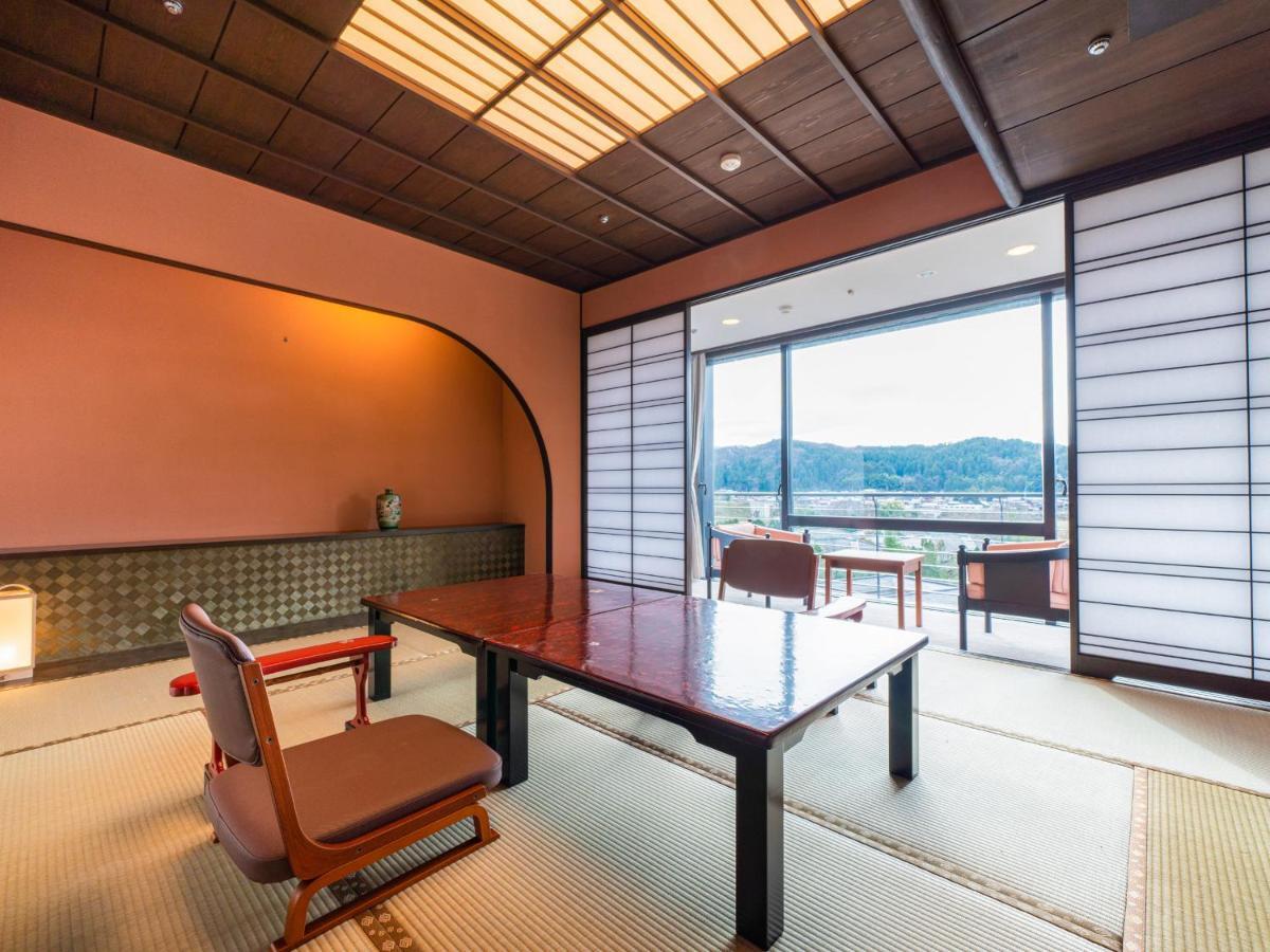 Отель Yamashiro Onsen Miyabi No Yado Kaga Hyakumangoku Экстерьер фото